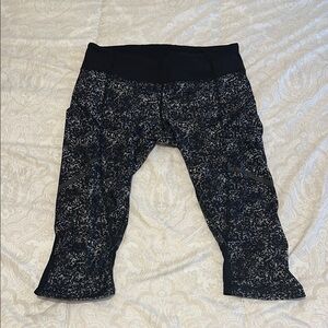 Lululemon Athletica Black and Gray Patterned Leggings